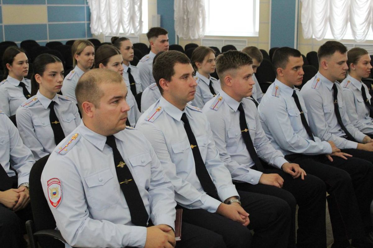 18 молодых сотрудников пополнили ряды полиции Еврейской автономной области 18 молодых сотрудников пополнили ряды полиции Еврейской автономной области