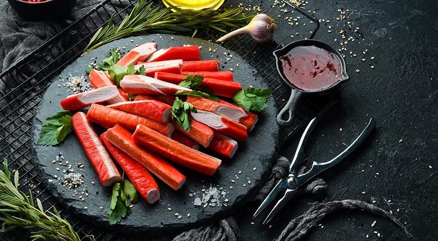 Кулинарные идеи: самые популярные салаты с крабовыми палочками