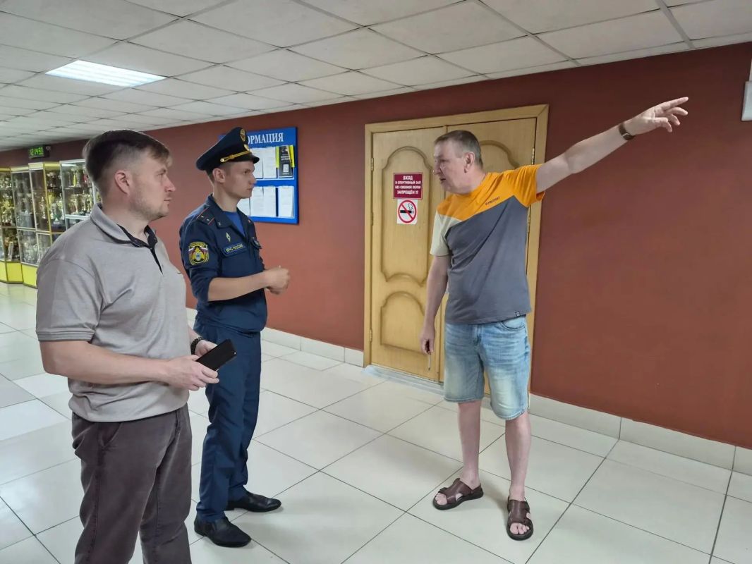 В Биробиджане проверили готовность избирательных участков к выборам В Биробиджане проверили готовность избирательных участков к выборам