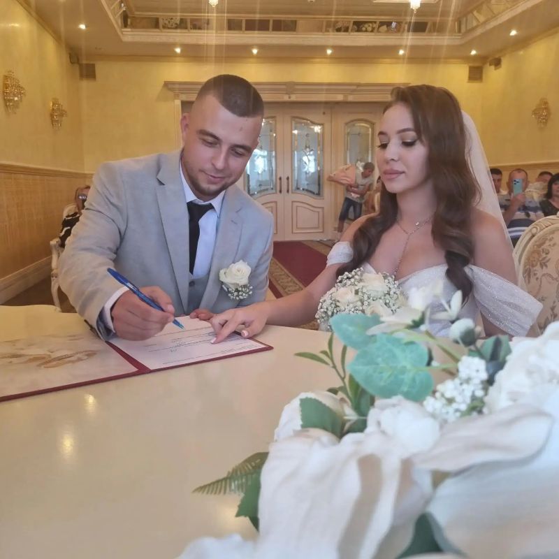 Свадебная пятница. Сегодня, 14.08.2026 года, влюблённые пары Еврейской автономной области сказали друг другу «да» и официально стали семьями Свадебная пятница. Сегодня, 14.08.2026 года, влюблённые пары Еврейской автономной области сказали друг другу «да» и официально стали семьями
