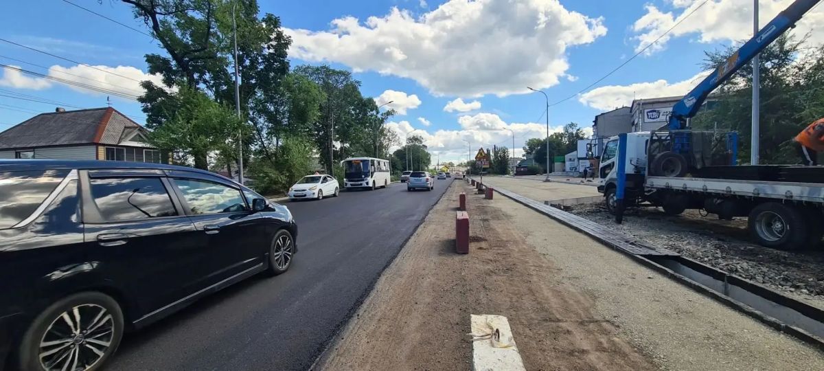 На автодороге по ул. Советской укладывают выравнивающий слой асфальта На автодороге по ул. Советской укладывают выравнивающий слой асфальта