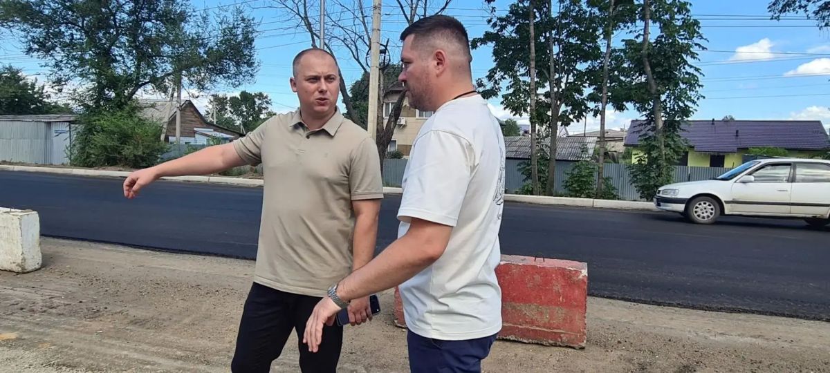 На автодороге по ул. Советской укладывают выравнивающий слой асфальта На автодороге по ул. Советской укладывают выравнивающий слой асфальта