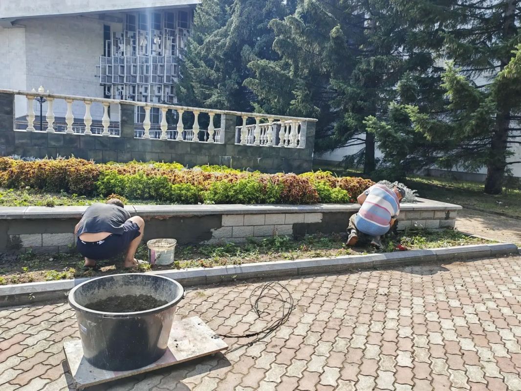 На Театральной площади Биробиджана начались активные работы по благоустройству На Театральной площади Биробиджана начались активные работы по благоустройству