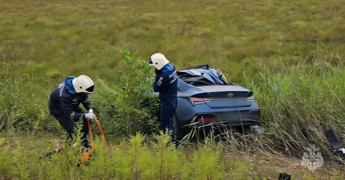 На Хабаровской трассе, в районе 10 км от поворота на село Кукан, произошло лобовое столкновение грузового и легкового автомобилей На Хабаровской трассе, в районе 10 км от поворота на село Кукан, произошло лобовое столкновение грузового и легкового автомобилей