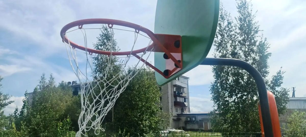 В Биробиджане обновляют территорию детского сада № 50