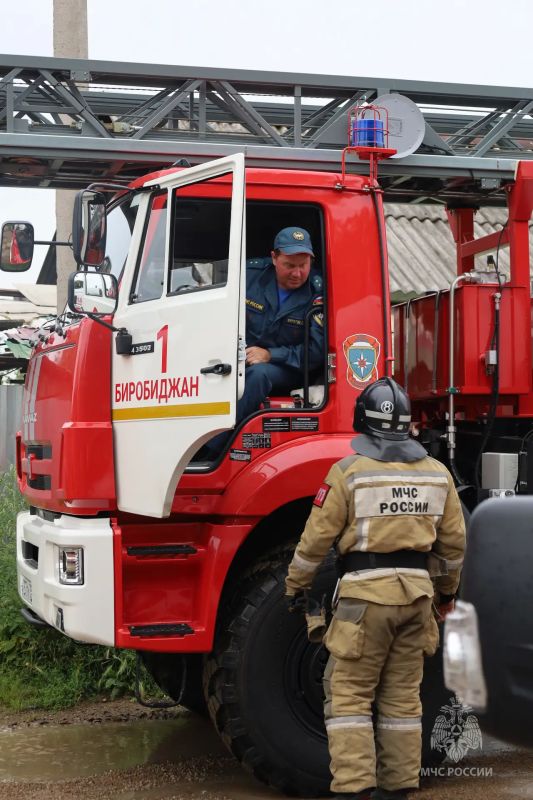 В Биробиджане прошли учения в школах № 4 и 12 В Биробиджане прошли учения в школах № 4 и 12