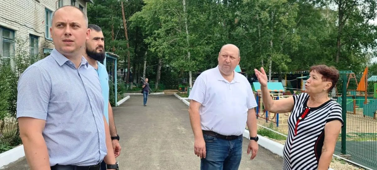 В Биробиджане обновляют территорию детского сада № 50 В Биробиджане обновляют территорию детского сада № 50