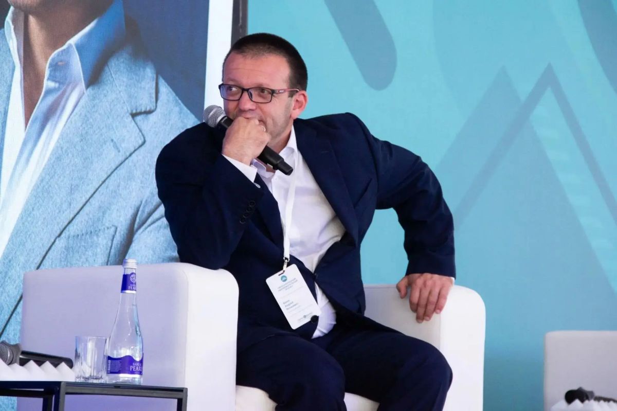 Дмитрий Харатьян на Августовке: диалог о главном Дмитрий Харатьян на Августовке: диалог о главном