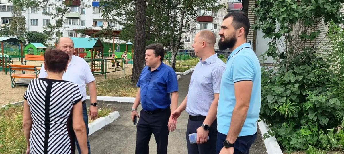В Биробиджане обновляют территорию детского сада № 50 В Биробиджане обновляют территорию детского сада № 50