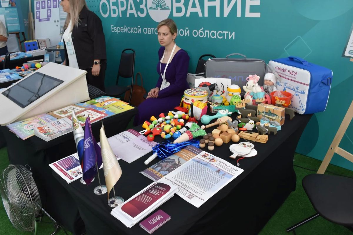 Более 30 федеральных экспертов приехали в Биробиджан для работы с педагогическим сообществом региона Более 30 федеральных экспертов приехали в Биробиджан для работы с педагогическим сообществом региона
