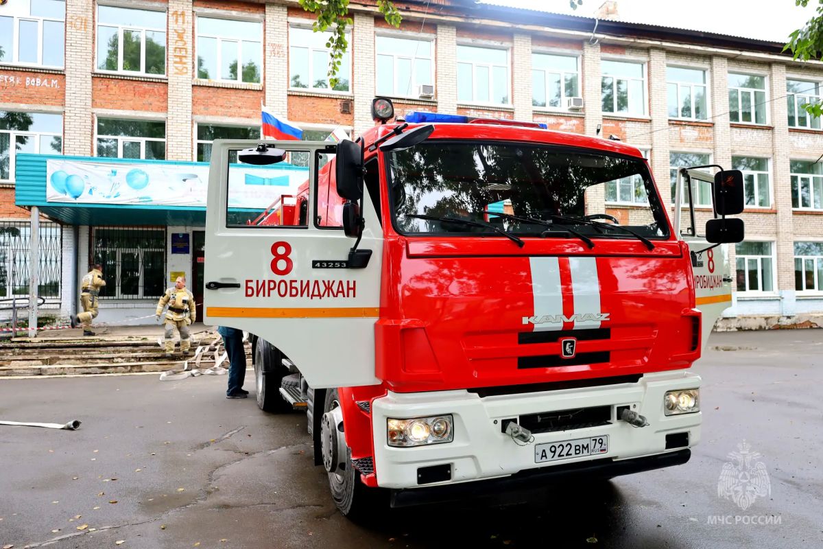 В Биробиджане прошли учения в школах № 4 и 12 В Биробиджане прошли учения в школах № 4 и 12