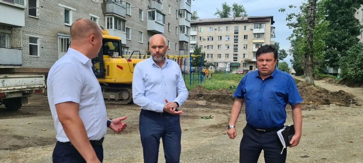 В Биробиджане асфальтируют междворовые проезды В Биробиджане асфальтируют междворовые проезды