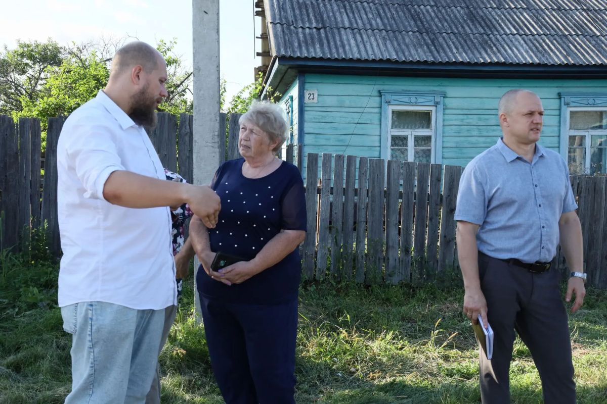 Председатель Городской Думы Сергей Радецкий встретился с жителями улицы Охотской и взял наказы на контроль Председатель Городской Думы Сергей Радецкий встретился с жителями улицы Охотской и взял наказы на контроль
