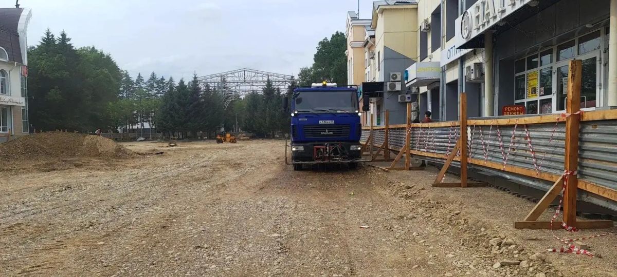 Подрядчик отстает от графика ремонта Арбата в Биробиджане Подрядчик отстает от графика ремонта Арбата в Биробиджане