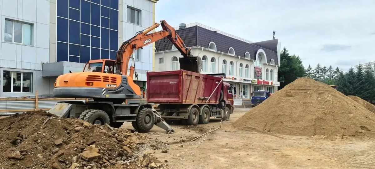 Подрядчик отстает от графика ремонта Арбата в Биробиджане Подрядчик отстает от графика ремонта Арбата в Биробиджане
