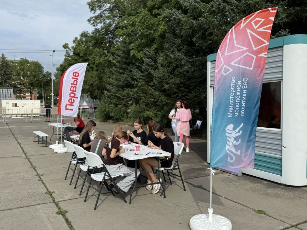 «Даёшь, молодёжь!» — пространство активности в День Государственного флага России! «Даёшь, молодёжь!» — пространство активности в День Государственного флага России!