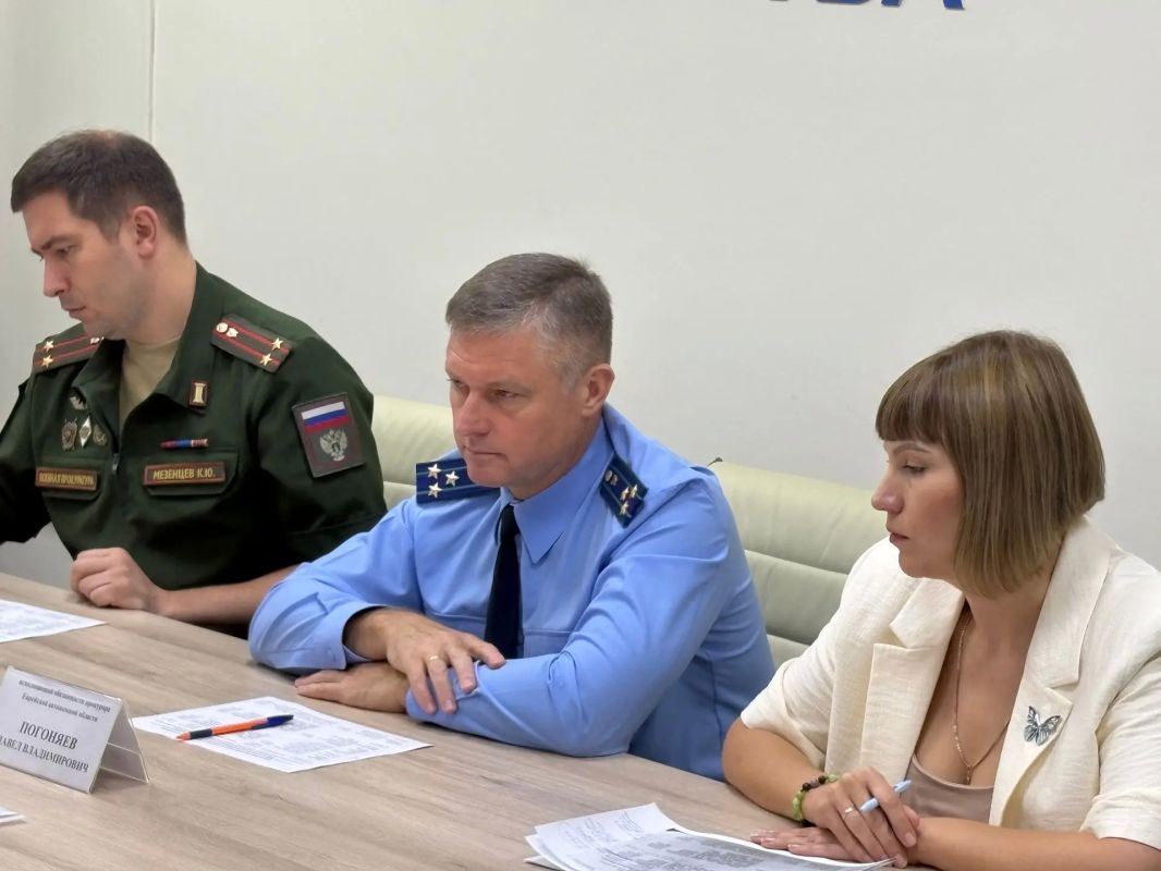 Исполняющий обязанности прокурора Еврейской автономной области провел прием участников СВО и членов их семей Исполняющий обязанности прокурора Еврейской автономной области провел прием участников СВО и членов их семей