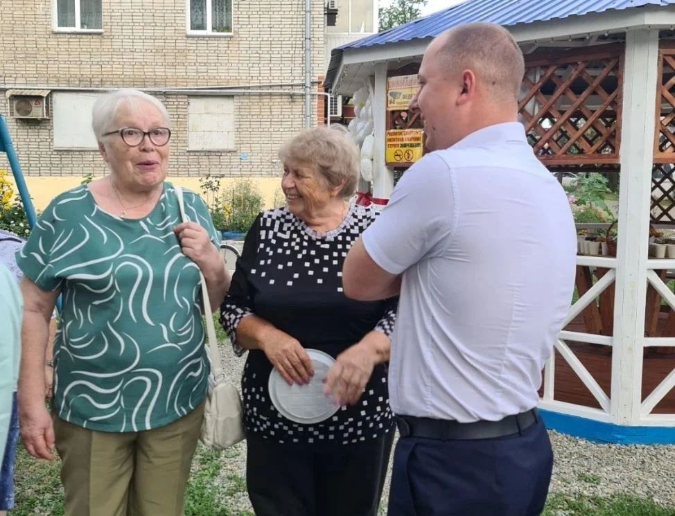 В Биробиджане открылась новая зона отдыха для жителей Советской, 72б В Биробиджане открылась новая зона отдыха для жителей Советской, 72б