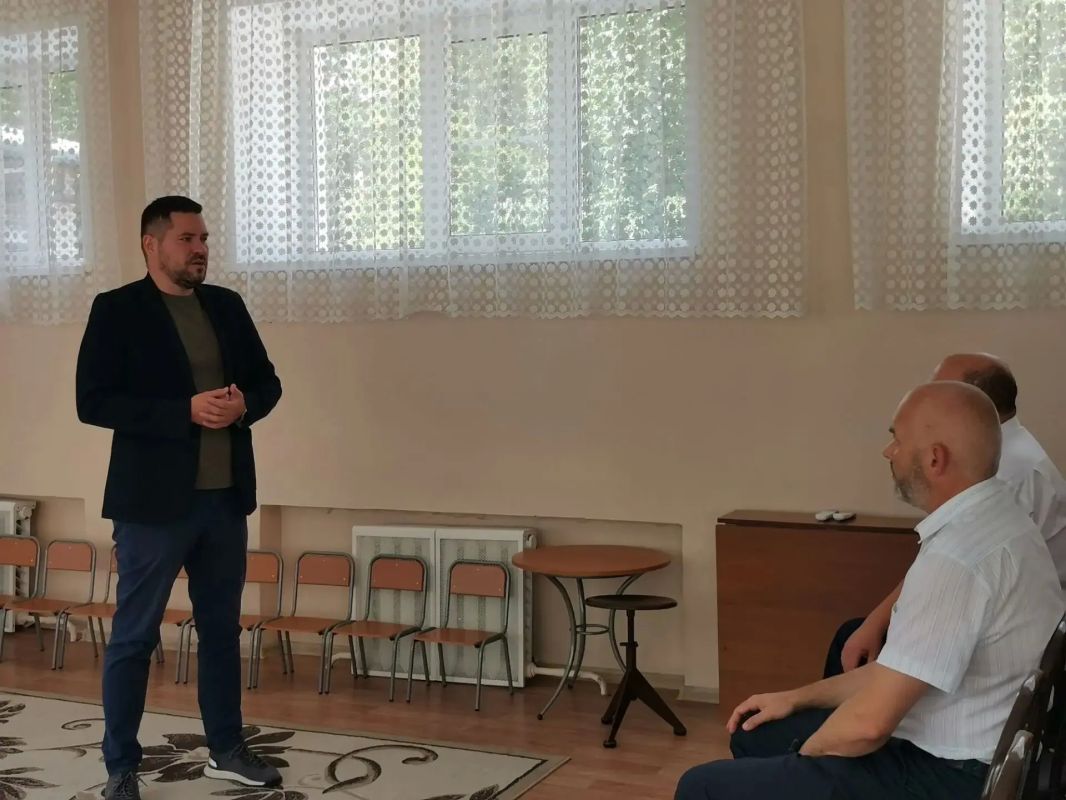 Депутаты Законодательного Собрания, Городской Думы и активисты проводят встречи с жителями города Депутаты Законодательного Собрания, Городской Думы и активисты проводят встречи с жителями города