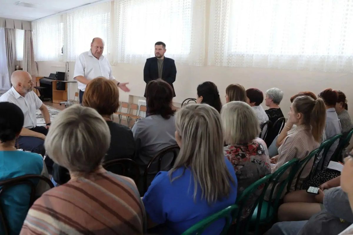 Депутаты Законодательного Собрания, Городской Думы и активисты проводят встречи с жителями города Депутаты Законодательного Собрания, Городской Думы и активисты проводят встречи с жителями города