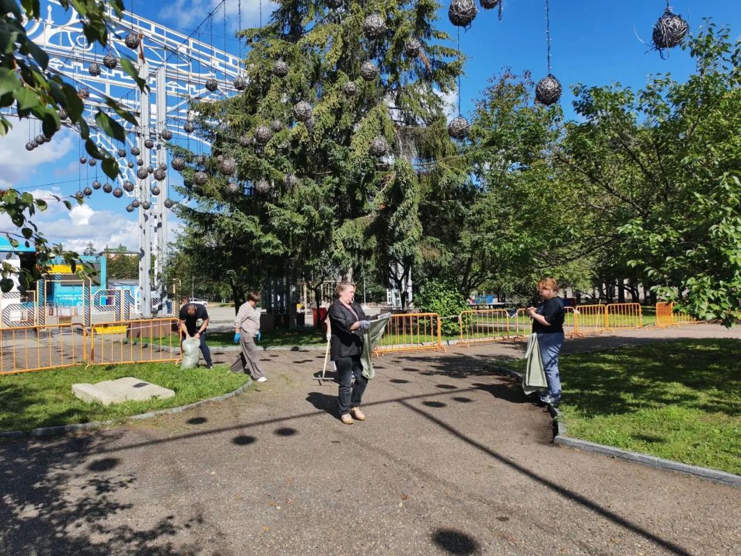Внесли вклад в чистоту нашего города Внесли вклад в чистоту нашего города