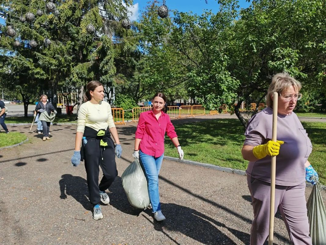 Внесли вклад в чистоту нашего города Внесли вклад в чистоту нашего города