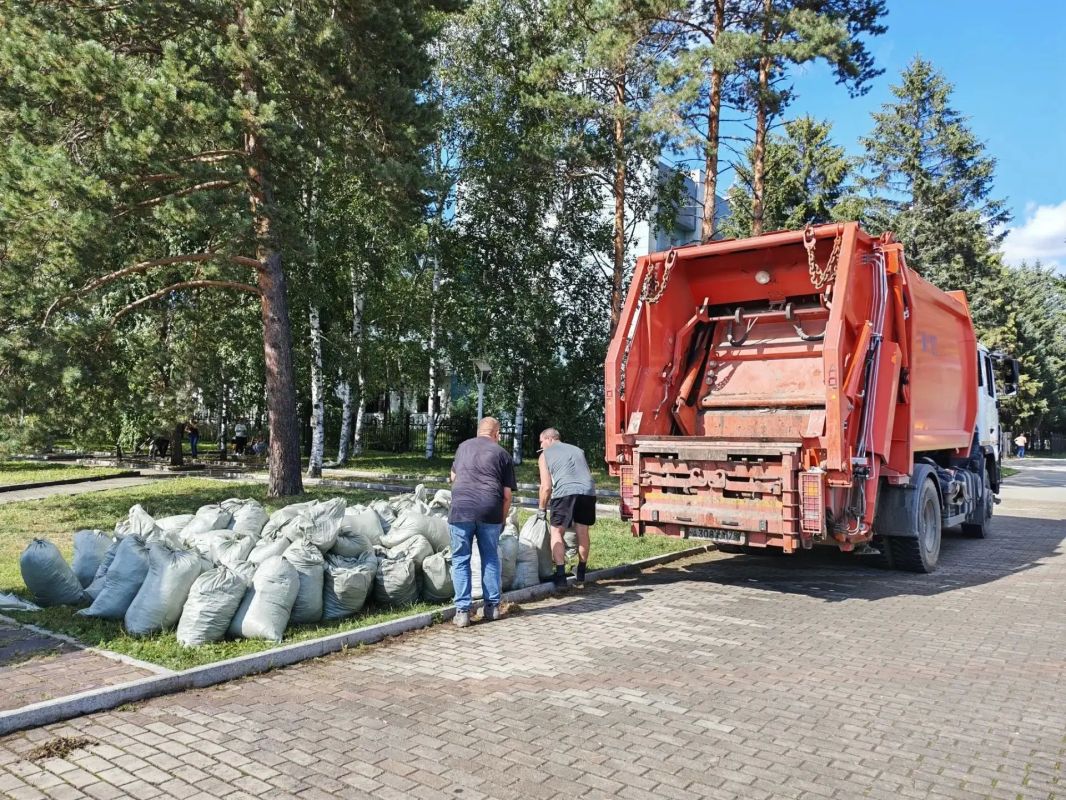 Внесли вклад в чистоту нашего города Внесли вклад в чистоту нашего города