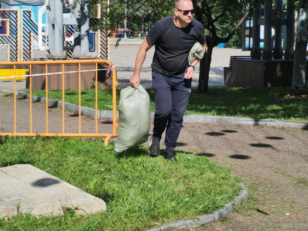 Внесли вклад в чистоту нашего города Внесли вклад в чистоту нашего города