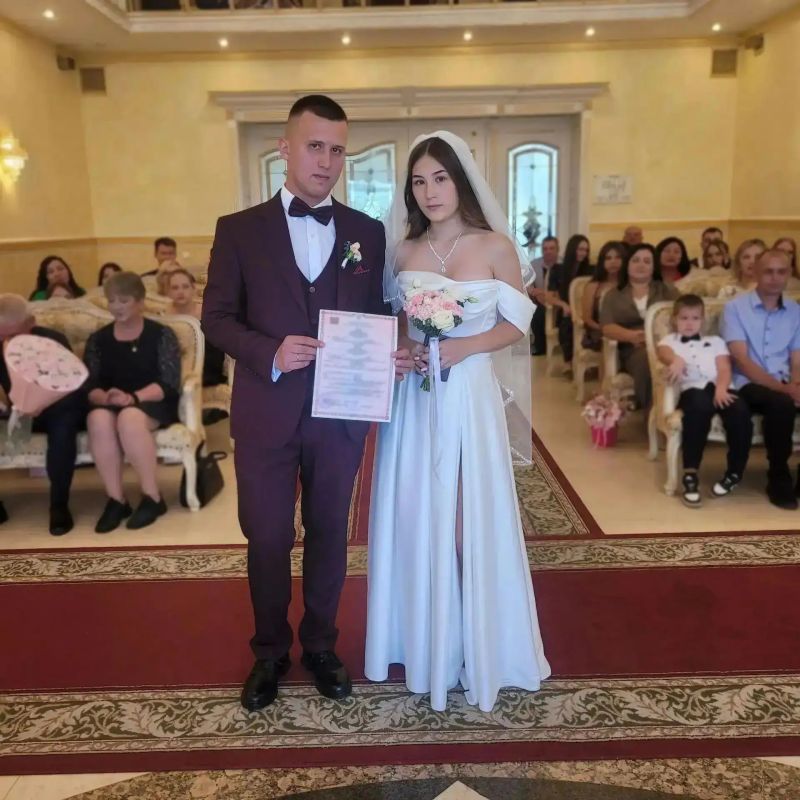 Влюблённые пары в Биробиджане сыграли свадьбу в последнюю пятницу лета Влюблённые пары в Биробиджане сыграли свадьбу в последнюю пятницу лета