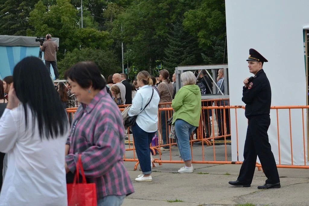 В Биробиджане полицейские обеспечили охрану общественного порядка на фестивале активных граждан «Точка на карте» В Биробиджане полицейские обеспечили охрану общественного порядка на фестивале активных граждан «Точка на карте»