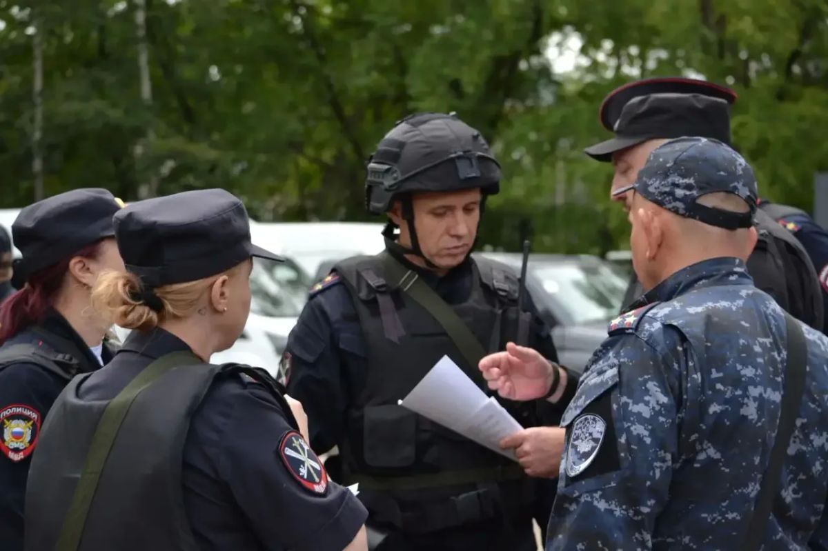 Безопасность в приоритете: полиция Биробиджана отработала действия при ЧС и пресечении преступности на масштабных учениях УМВД Безопасность в приоритете: полиция Биробиджана отработала действия при ЧС и пресечении преступности на масштабных учениях УМВД