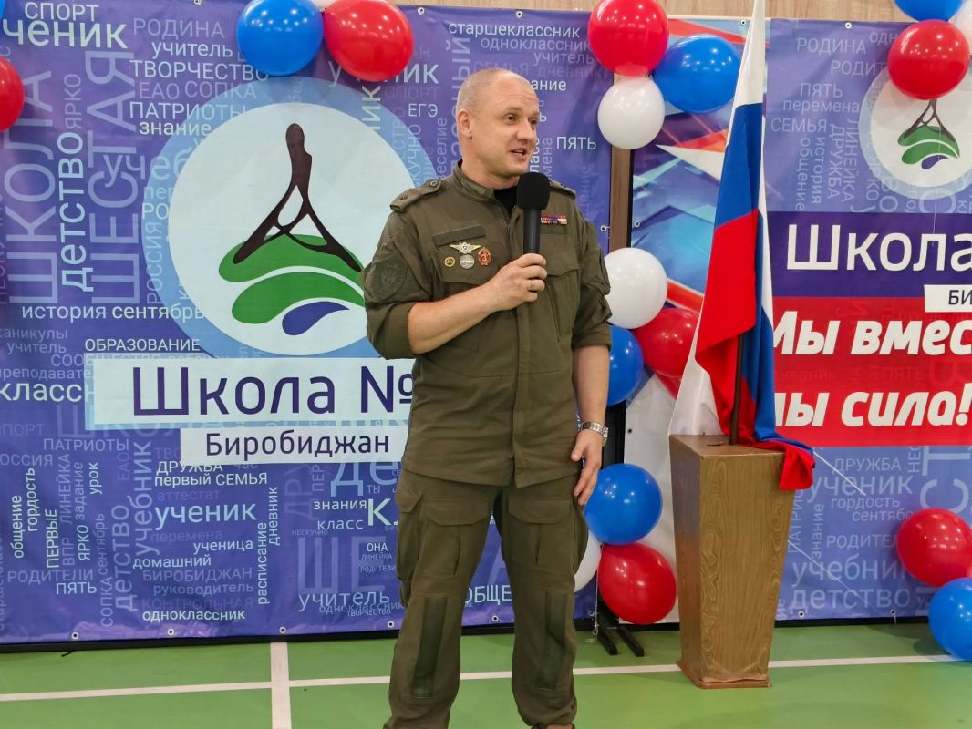 Депутаты Городской Думы приняли участие в торжественных линейках школ Биробиджана Депутаты Городской Думы приняли участие в торжественных линейках школ Биробиджана