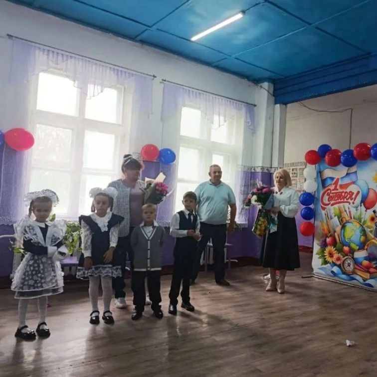 Сегодня, 1 сентября, по всей области прошли праздничные линейки, посвящённые Дню знаний Сегодня, 1 сентября, по всей области прошли праздничные линейки, посвящённые Дню знаний
