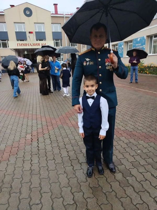 В День знаний ветераны СВО отвели в школу детей своих боевых товарищей В День знаний ветераны СВО отвели в школу детей своих боевых товарищей