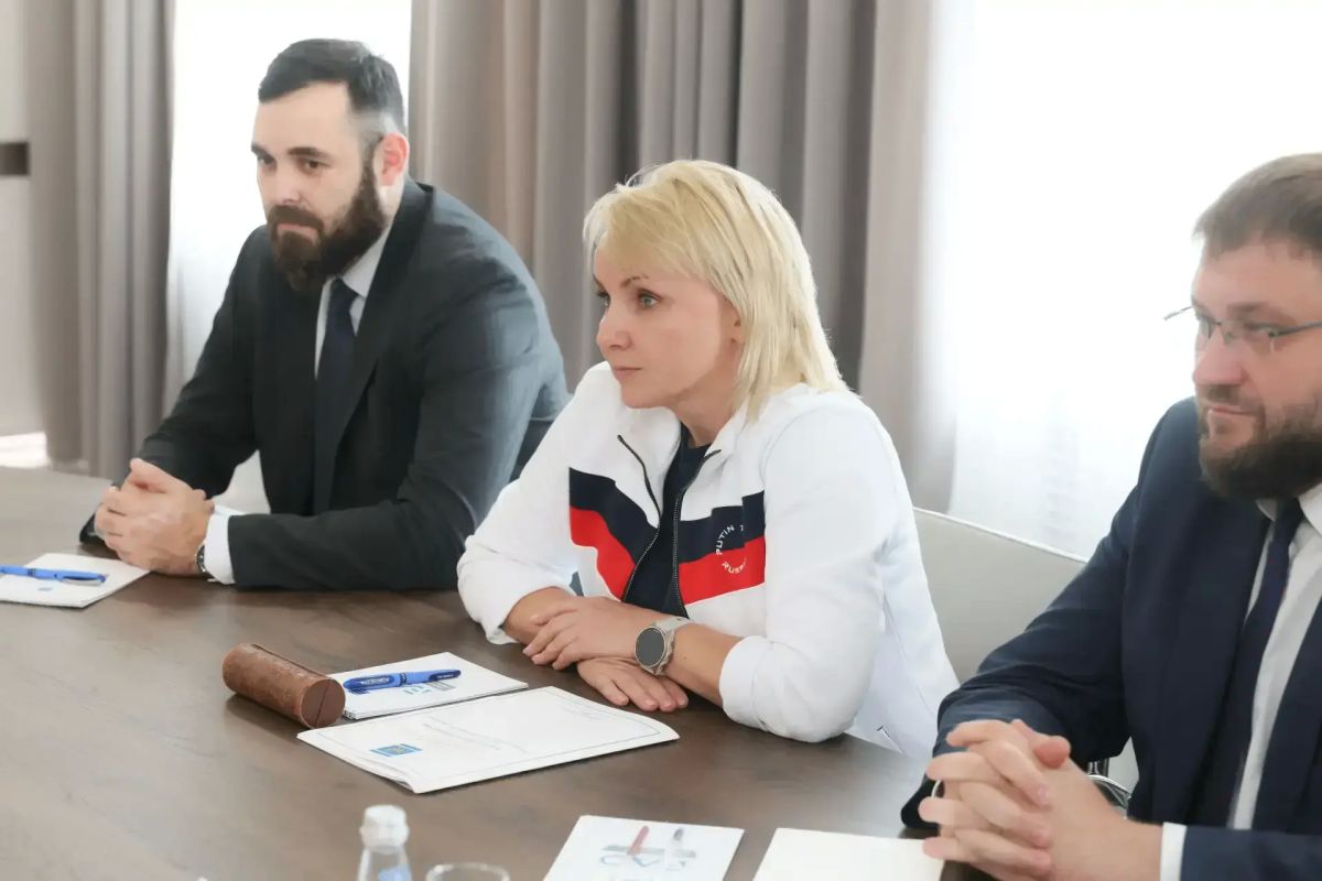 Мария Костюк: В ходе рабочей встречи с представителями ГК «Арсеналъ» председатель совета директоров ГК Сергей Юрьевич Лобанов представил ряд инвестиционных проектов для реализации в ЕАО Мария Костюк: В ходе рабочей встречи с представителями ГК «Арсеналъ» председатель совета директоров ГК Сергей Юрьевич Лобанов представил ряд инвестиционных проектов для реализации в ЕАО