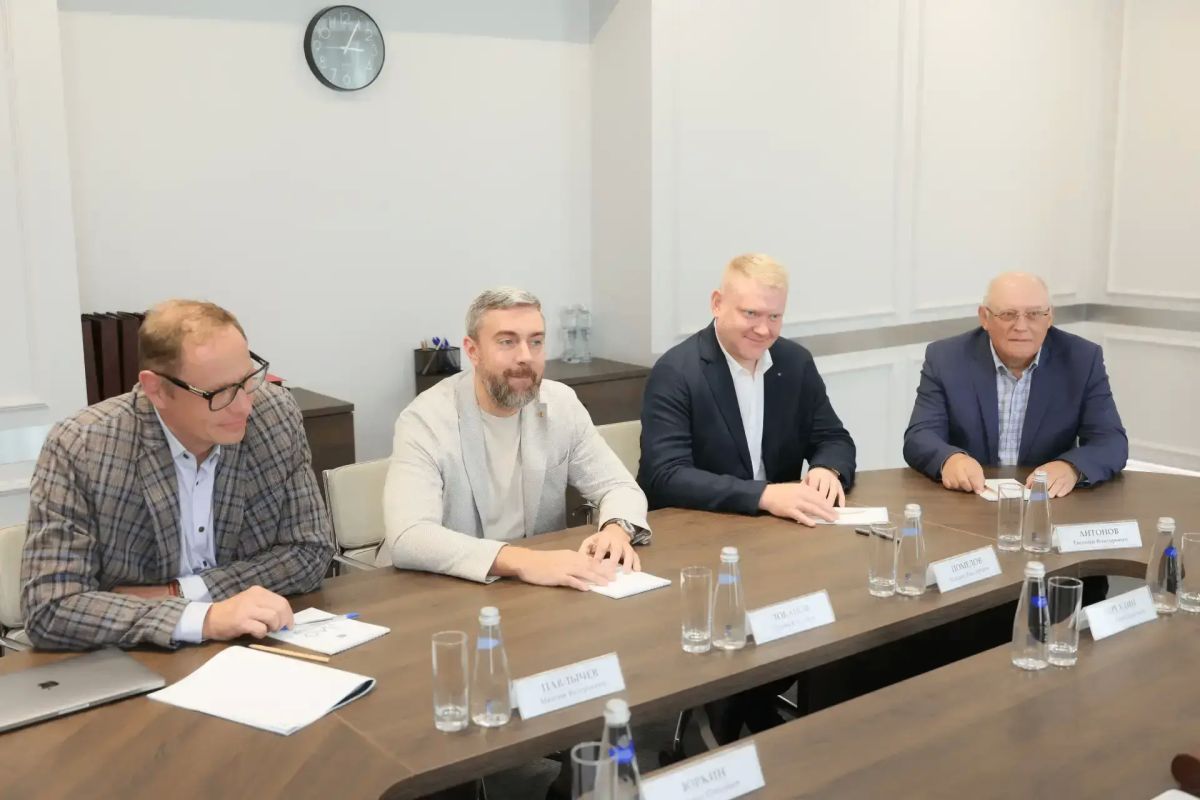 Мария Костюк: В ходе рабочей встречи с представителями ГК «Арсеналъ» председатель совета директоров ГК Сергей Юрьевич Лобанов представил ряд инвестиционных проектов для реализации в ЕАО Мария Костюк: В ходе рабочей встречи с представителями ГК «Арсеналъ» председатель совета директоров ГК Сергей Юрьевич Лобанов представил ряд инвестиционных проектов для реализации в ЕАО