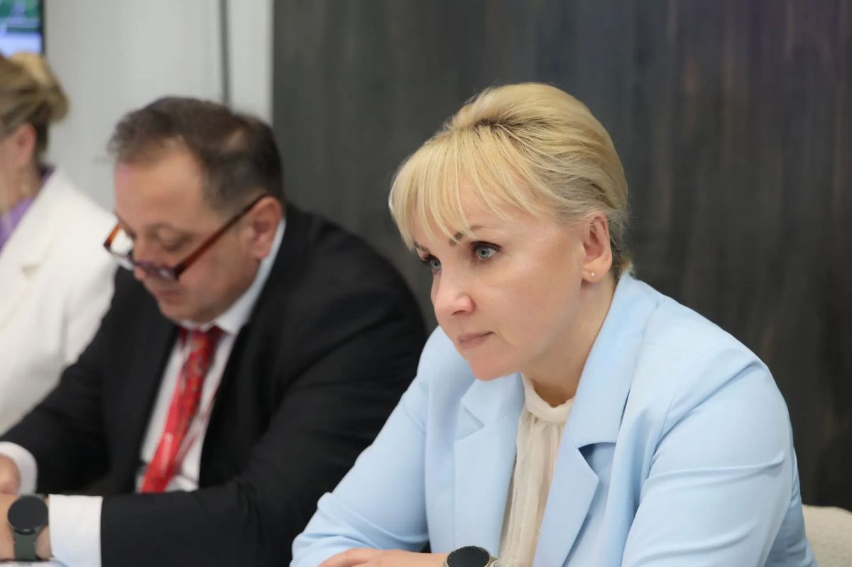 Мария Костюк: На полях ВЭФ провела встречу с председателем совета директоров ГК «Хевел», генеральным директором ГК «Юнигрин Энерджи» Игорем Степановичем Шахраем Мария Костюк: На полях ВЭФ провела встречу с председателем совета директоров ГК «Хевел», генеральным директором ГК «Юнигрин Энерджи» Игорем Степановичем Шахраем