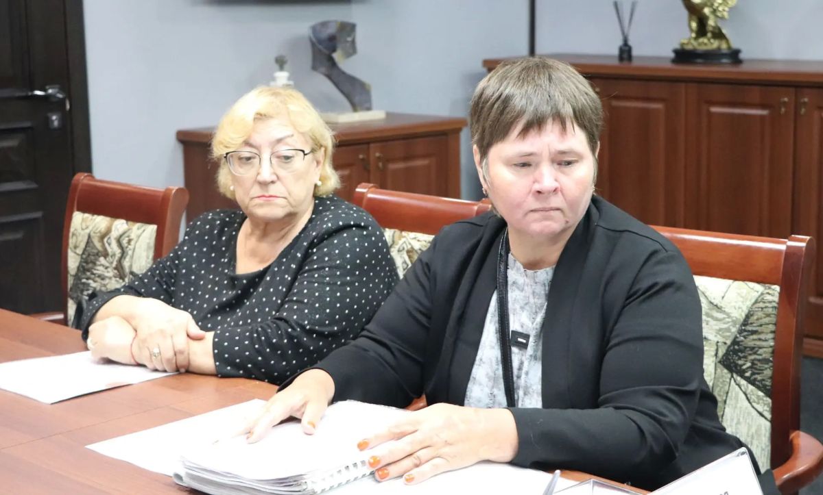 Прокурор Еврейской автономной области Дмитрий Седых провел личный приём предпринимателей, в котором принял участие Уполномоченный по защите прав предпринимателей в ЕАО Вячеслав Пастухов Прокурор Еврейской автономной области Дмитрий Седых провел личный приём предпринимателей, в котором принял участие Уполномоченный по защите прав предпринимателей в ЕАО Вячеслав Пастухов
