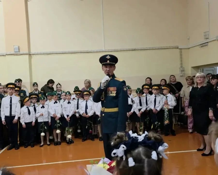 Быть рядом: ветераны СВО проводили детей своих боевых товарищей в школу Быть рядом: ветераны СВО проводили детей своих боевых товарищей в школу