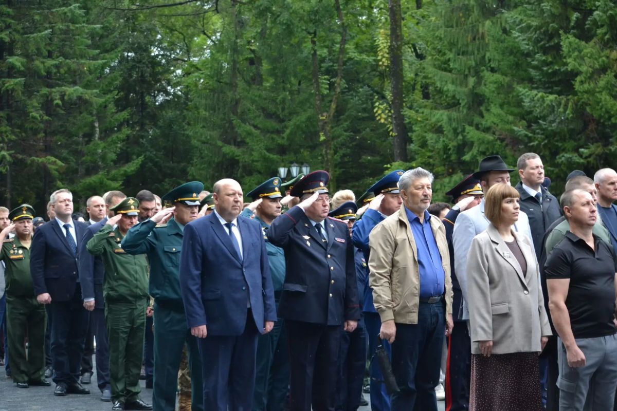 В Биробиджане почтили память героев в День окончания Второй мировой войны В Биробиджане почтили память героев в День окончания Второй мировой войны