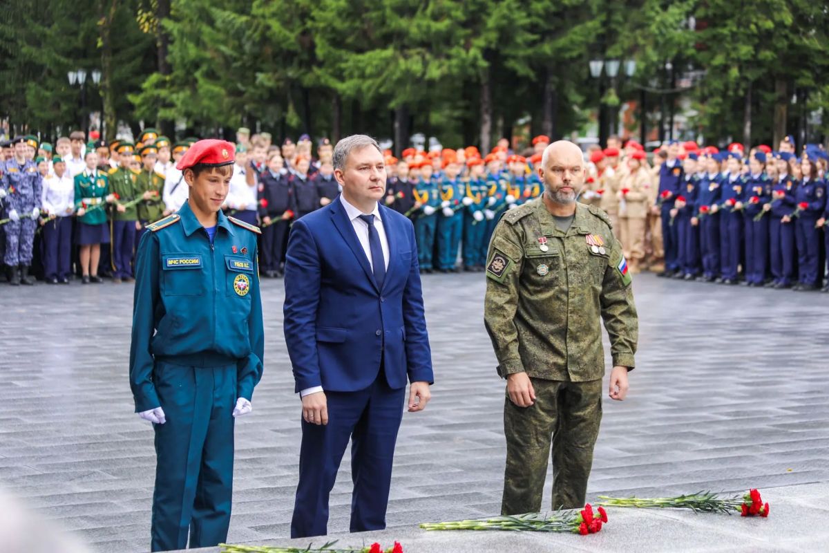 Депутаты Законодательного Собрания ЕАО почтили память павших в годы Второй мировой войны Депутаты Законодательного Собрания ЕАО почтили память павших в годы Второй мировой войны