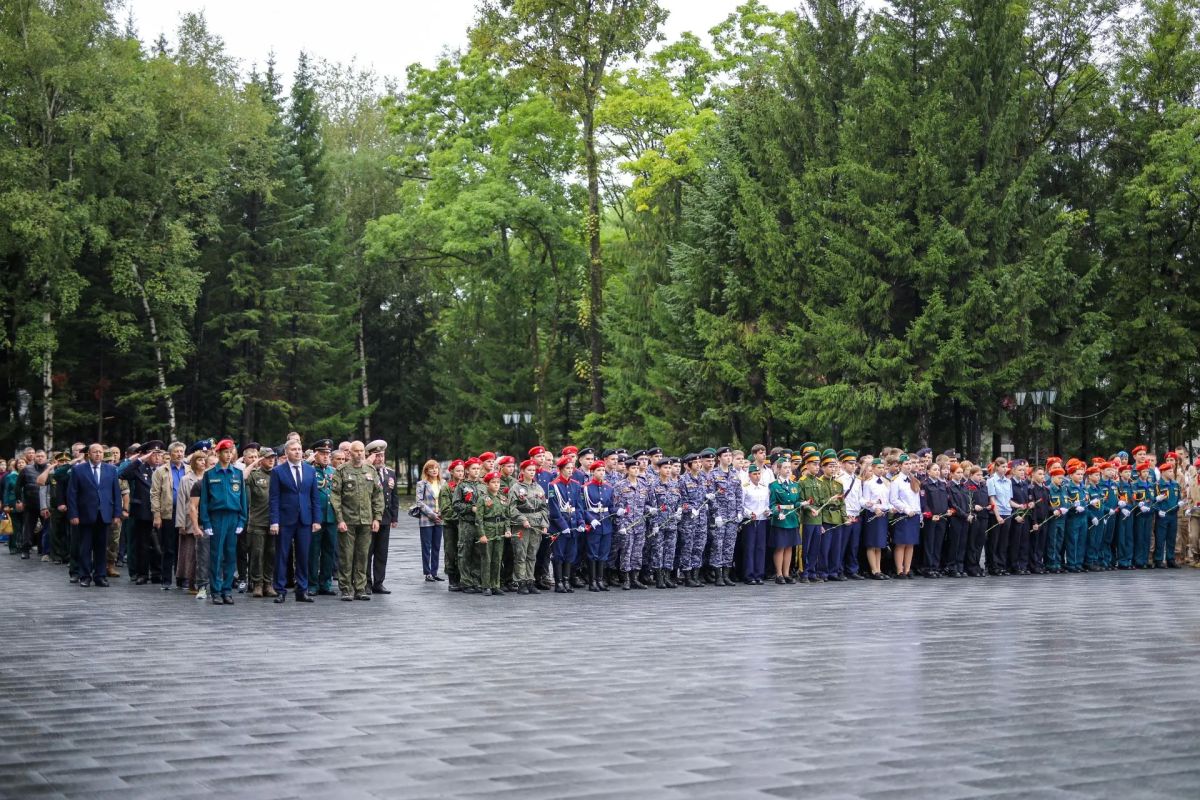 Депутаты Законодательного Собрания ЕАО почтили память павших в годы Второй мировой войны Депутаты Законодательного Собрания ЕАО почтили память павших в годы Второй мировой войны