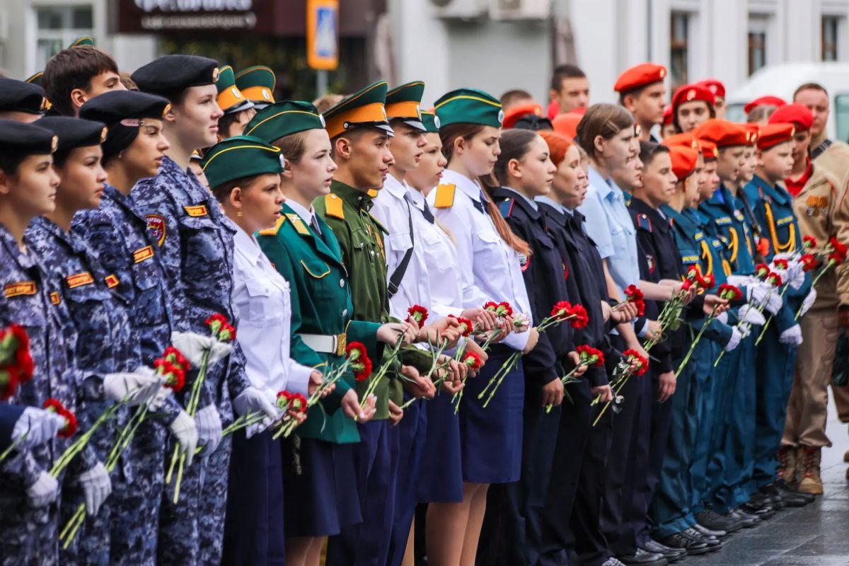 Депутаты Законодательного Собрания ЕАО почтили память павших в годы Второй мировой войны Депутаты Законодательного Собрания ЕАО почтили память павших в годы Второй мировой войны