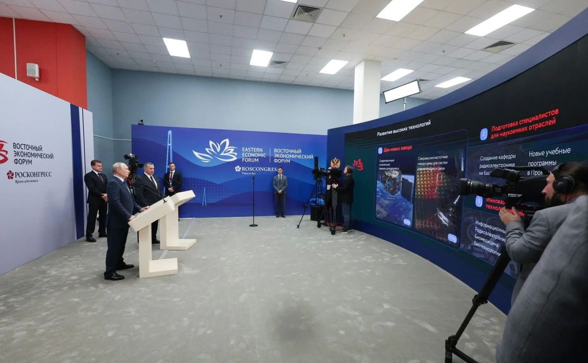 ВЭФ-2026: президент провел совещание по ускоренному развитию Дальнего Востока и Арктики ВЭФ-2026: президент провел совещание по ускоренному развитию Дальнего Востока и Арктики