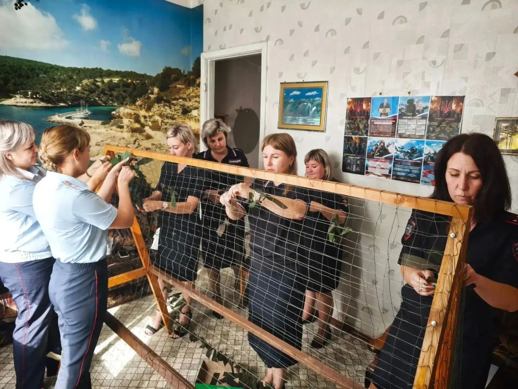 Сила — в единстве: и те, кто вышел в отставку, и те, кто сейчас на посту, делают всё, чтобы поддержать наших ребят на СВО Сила — в единстве: и те, кто вышел в отставку, и те, кто сейчас на посту, делают всё, чтобы поддержать наших ребят на СВО