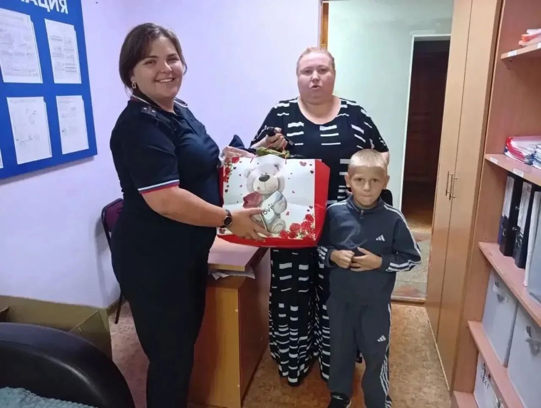 Школьный звонок прозвенел, первая неделя пролетела незаметно! Школьный звонок прозвенел, первая неделя пролетела незаметно!