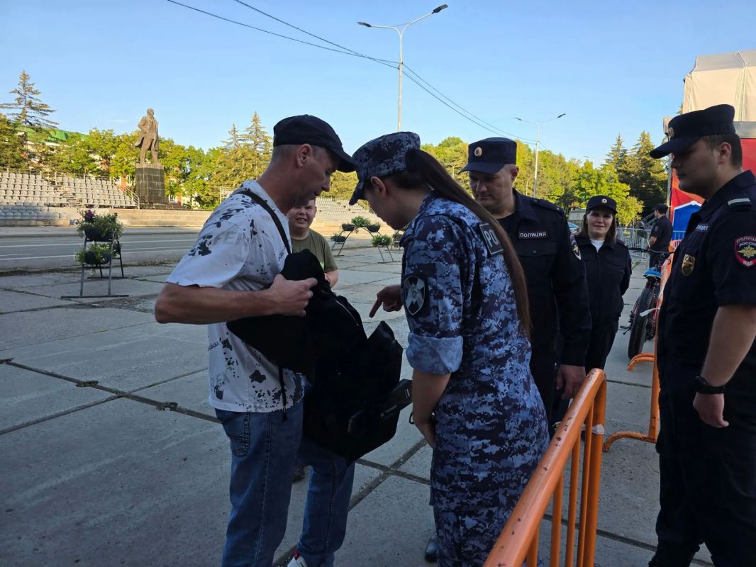 Обеспечение правопорядка на массовых мероприятиях — в зоне особого внимания УМВД России по Еврейской автономной области Обеспечение правопорядка на массовых мероприятиях — в зоне особого внимания УМВД России по Еврейской автономной области