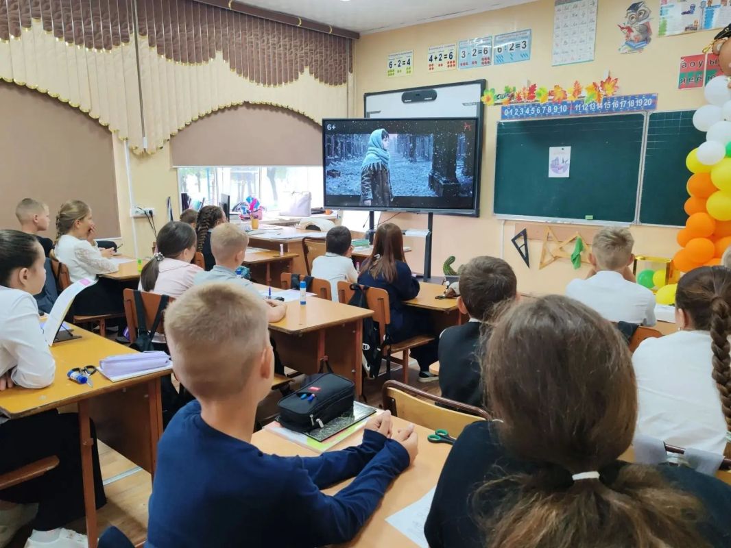 Обновлённый курс «Разговоры о важном» стартовал в школах ЕАО Обновлённый курс «Разговоры о важном» стартовал в школах ЕАО