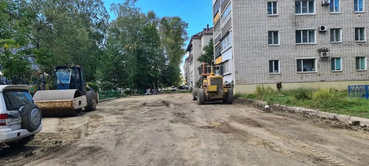 Продолжаем приводить в порядок междворовые проезды в городе Продолжаем приводить в порядок междворовые проезды в городе