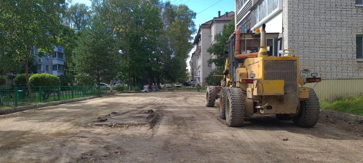 Продолжаем приводить в порядок междворовые проезды в городе Продолжаем приводить в порядок междворовые проезды в городе